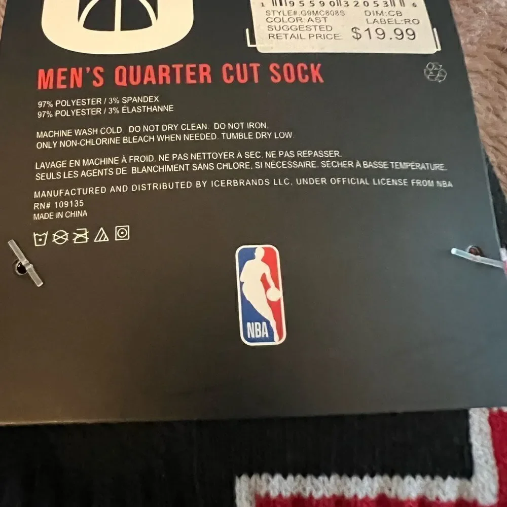 Men’s NWT Chicago Bulls NBA quarter cut socks. Size 6-12.